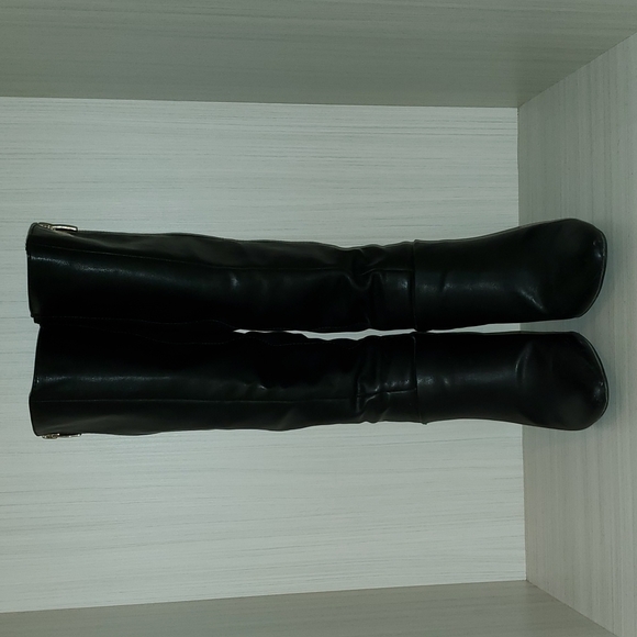 Boots - Size 7 - Picture 2 of 9